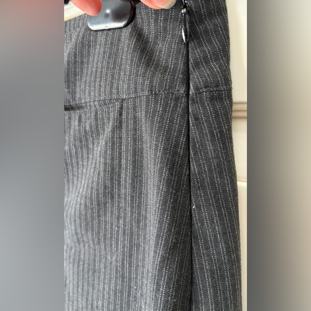 Club Monaco Grey Pinstripe Short Skirt. Size 8. Y2K. Quality.